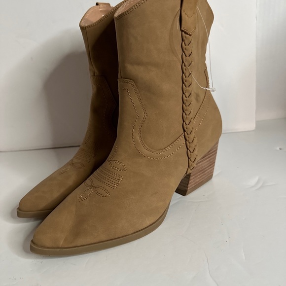 Dolce Vita Koolson Western Booties Size 8.5  never worn - Picture 2 of 9